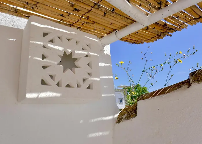 Escape To A Terrace Over Tavira's History 塔维拉