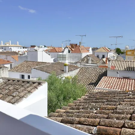Dom wakacyjny Escape To A Terrace Over Tavira's History Tavira
